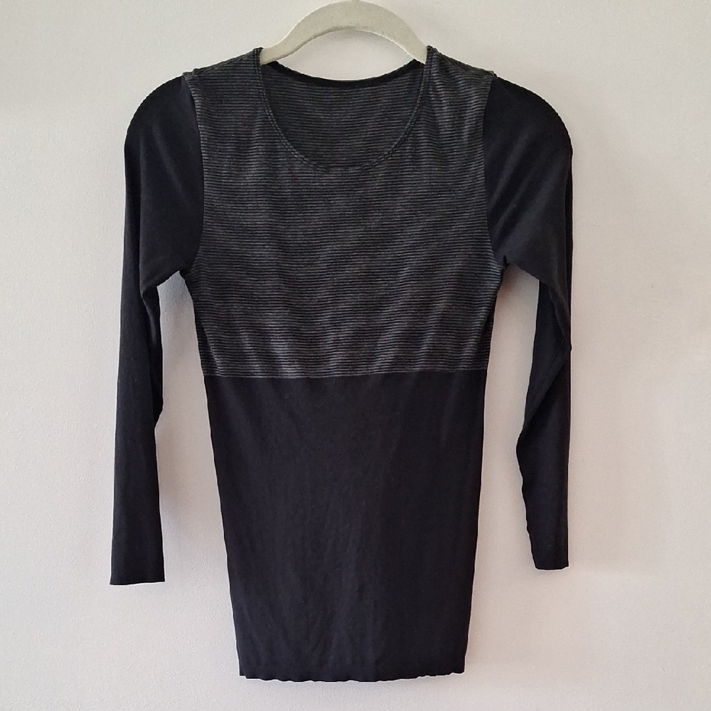 Black/grey fitted top intended as undergarment/thermal wear